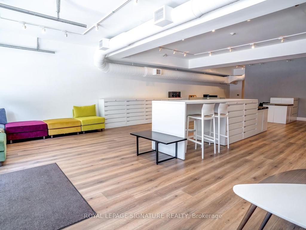 









926


King

Street West, Main,
Toronto,




ON
M5V 1P5

