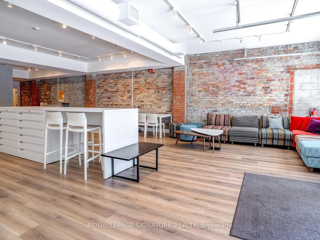 









926


King

Street West, Main,
Toronto,




ON
M5V 1P5

