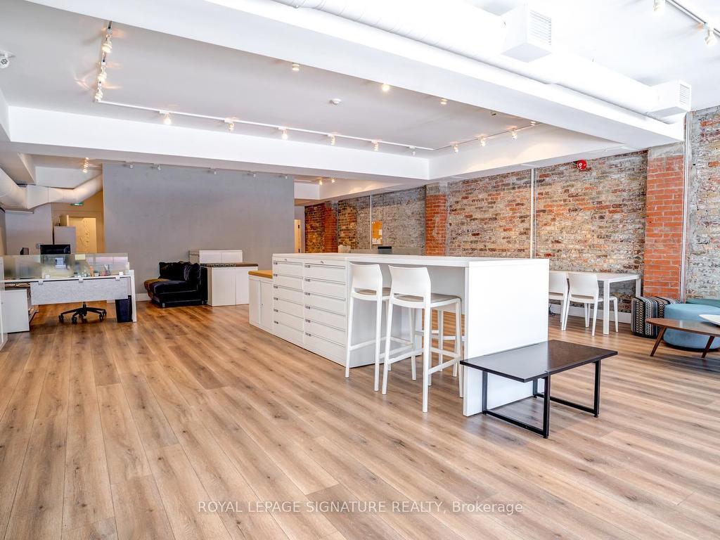 









926


King

Street West, Main,
Toronto,




ON
M5V 1P5

