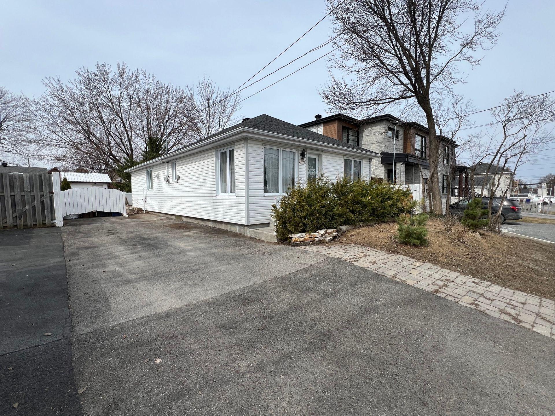









4490


55e Avenue

,
Laval (Laval-Ouest),




QC
H7R4C9

