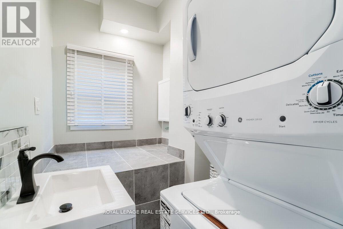 












31 TYNDALL AVENUE

,
Toronto,




Ontario
M6K2E9

