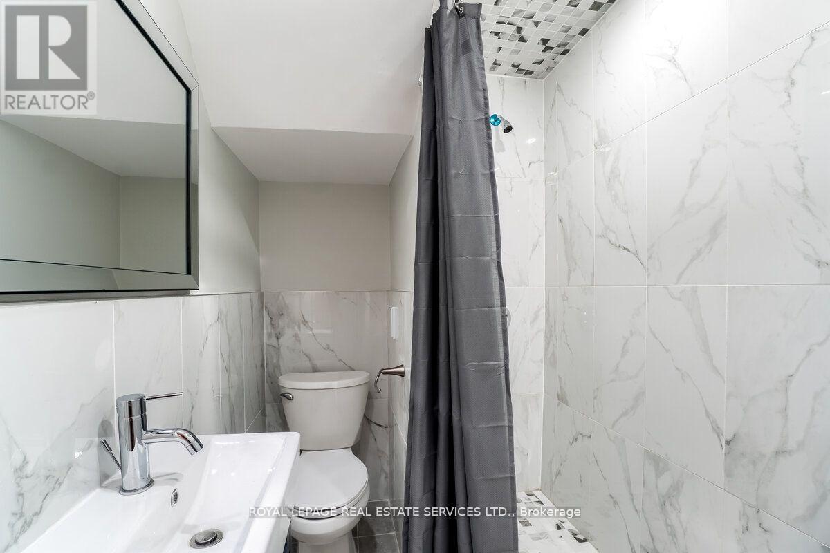 












31 TYNDALL AVENUE

,
Toronto,




Ontario
M6K2E9

