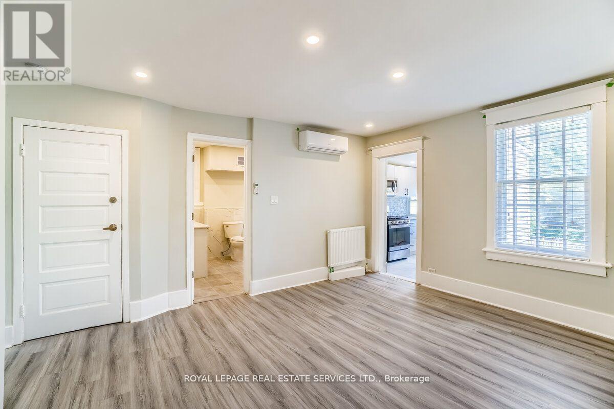 












31 TYNDALL AVENUE

,
Toronto,




Ontario
M6K2E9

