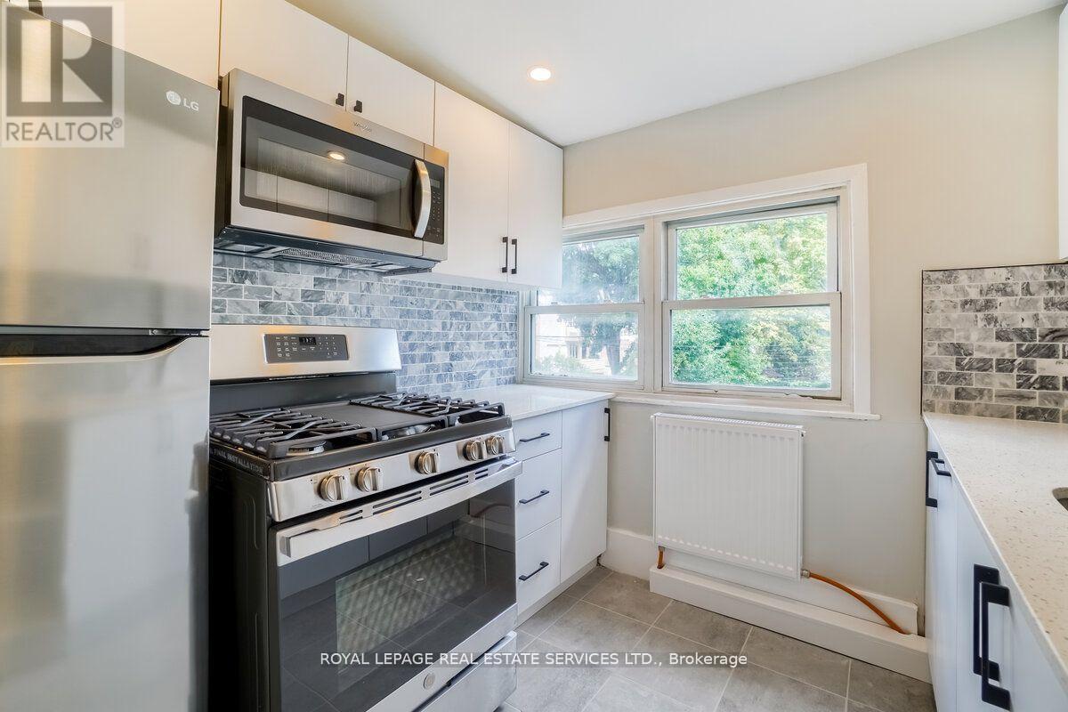 












31 TYNDALL AVENUE

,
Toronto,




Ontario
M6K2E9

