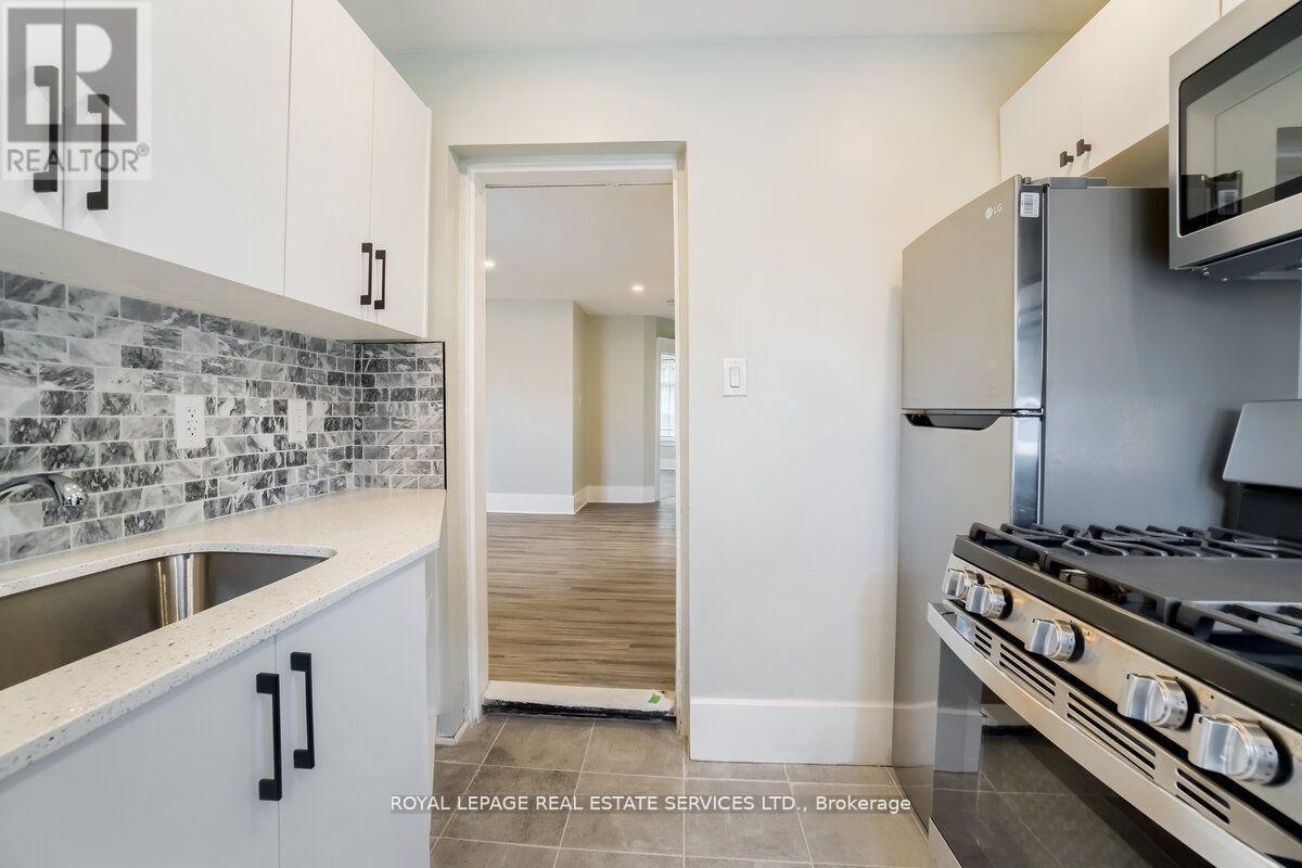 












31 TYNDALL AVENUE

,
Toronto,




Ontario
M6K2E9

