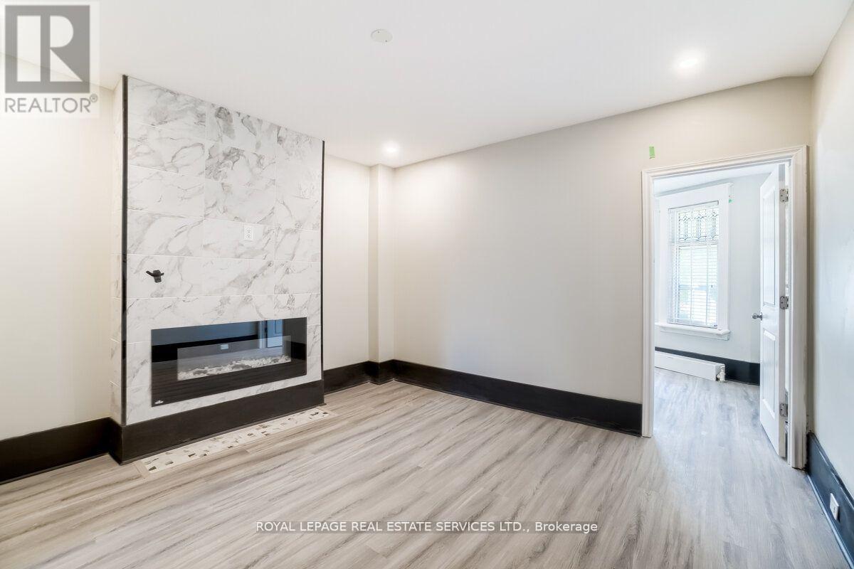 












31 TYNDALL AVENUE

,
Toronto,




Ontario
M6K2E9

