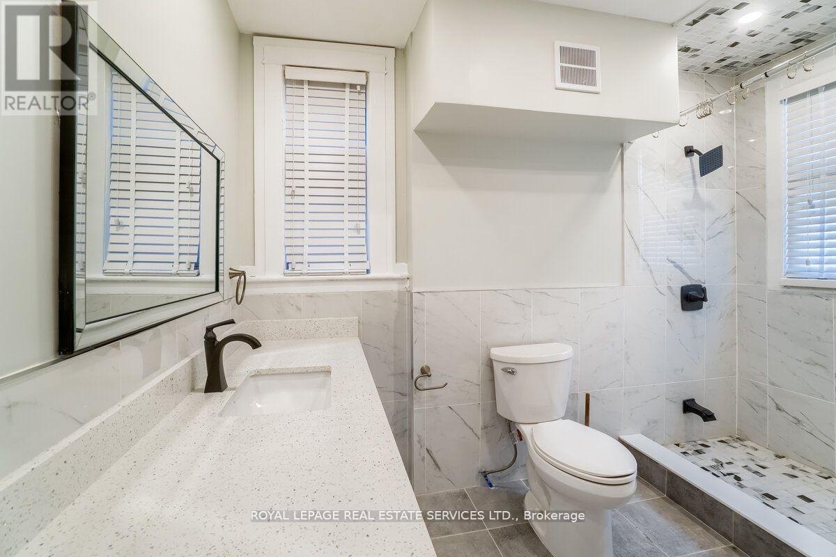 












31 TYNDALL AVENUE

,
Toronto,




Ontario
M6K2E9


