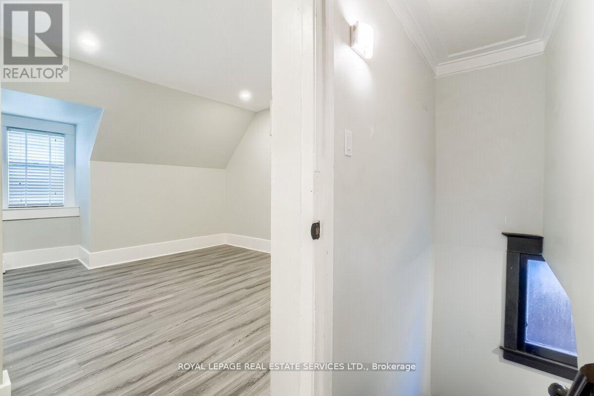 












31 TYNDALL AVENUE

,
Toronto,




Ontario
M6K2E9

