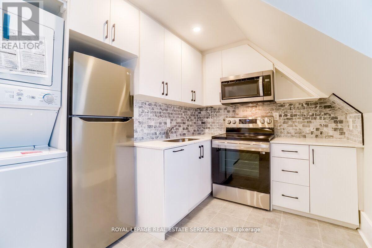 












31 TYNDALL AVENUE

,
Toronto,




Ontario
M6K2E9


