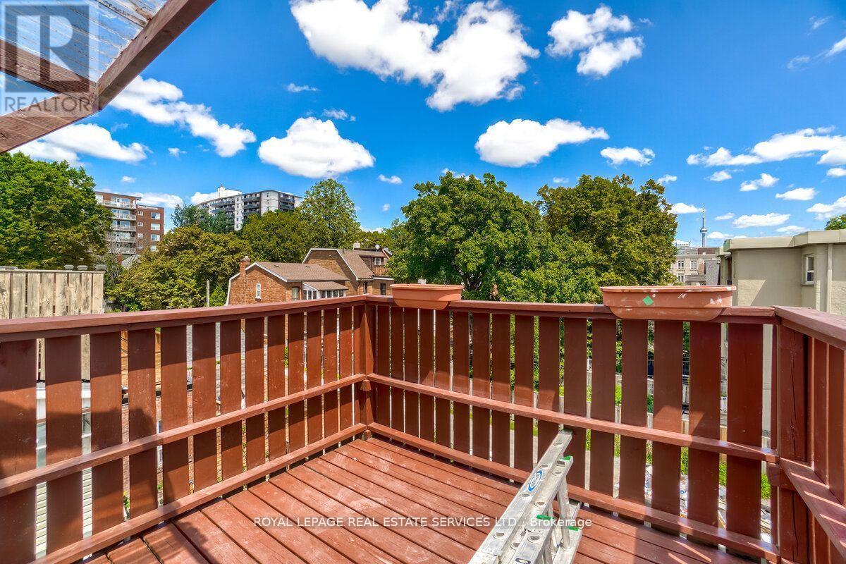 












31 TYNDALL AVENUE

,
Toronto,




Ontario
M6K2E9

