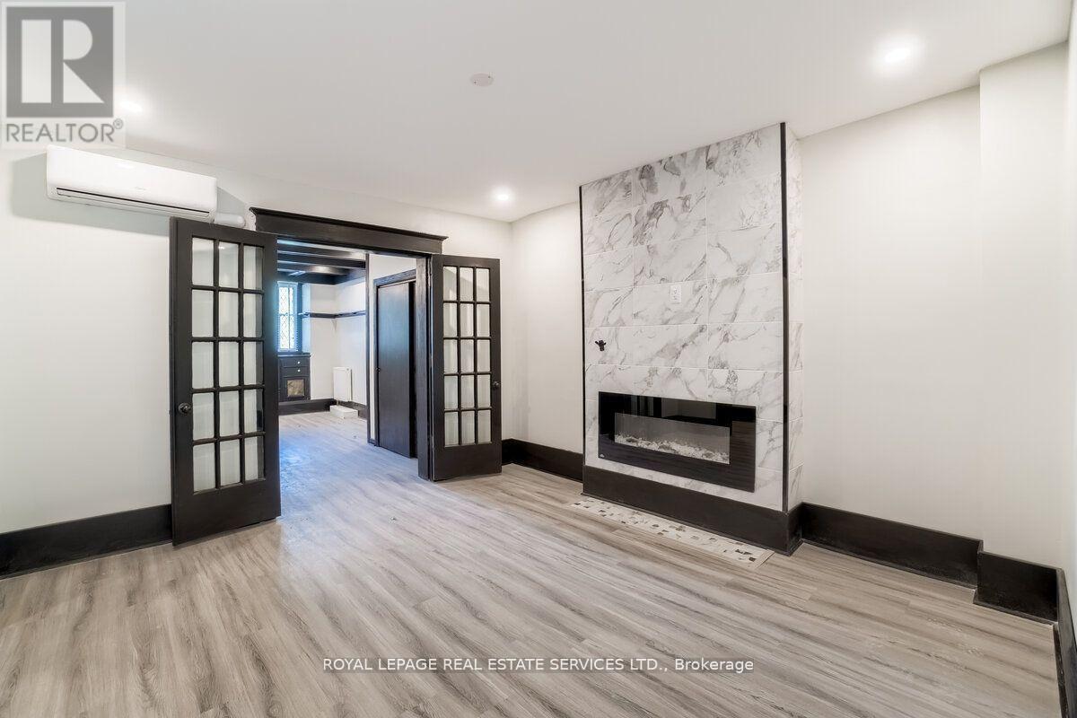 












31 TYNDALL AVENUE

,
Toronto,




Ontario
M6K2E9


