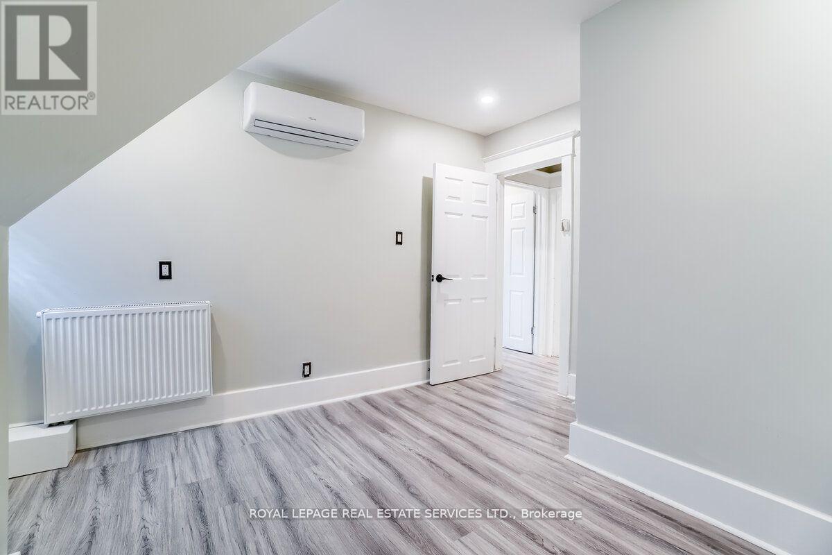 












31 TYNDALL AVENUE

,
Toronto,




Ontario
M6K2E9

