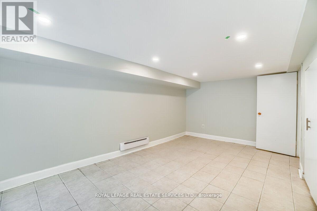 












31 TYNDALL AVENUE

,
Toronto,




Ontario
M6K2E9

