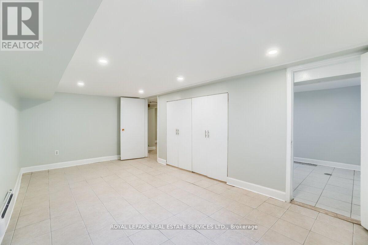 












31 TYNDALL AVENUE

,
Toronto,




Ontario
M6K2E9

