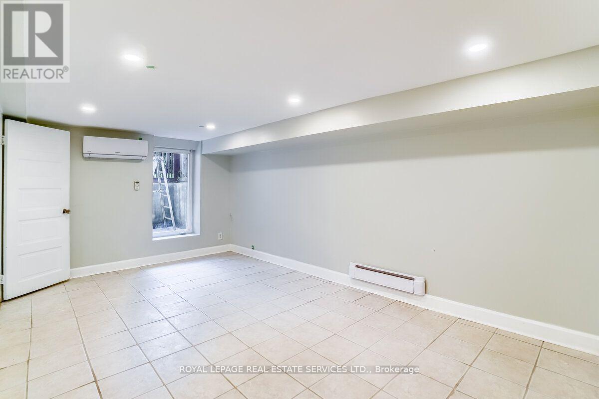 












31 TYNDALL AVENUE

,
Toronto,




Ontario
M6K2E9

