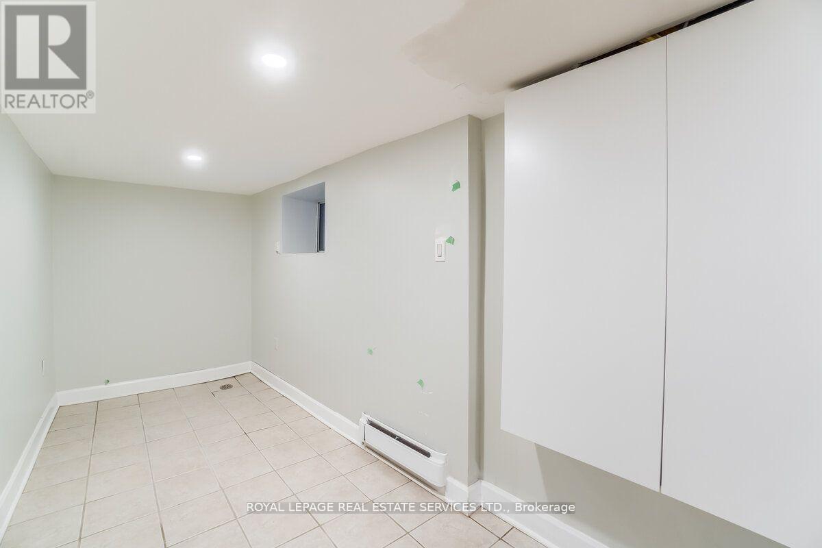 












31 TYNDALL AVENUE

,
Toronto,




Ontario
M6K2E9

