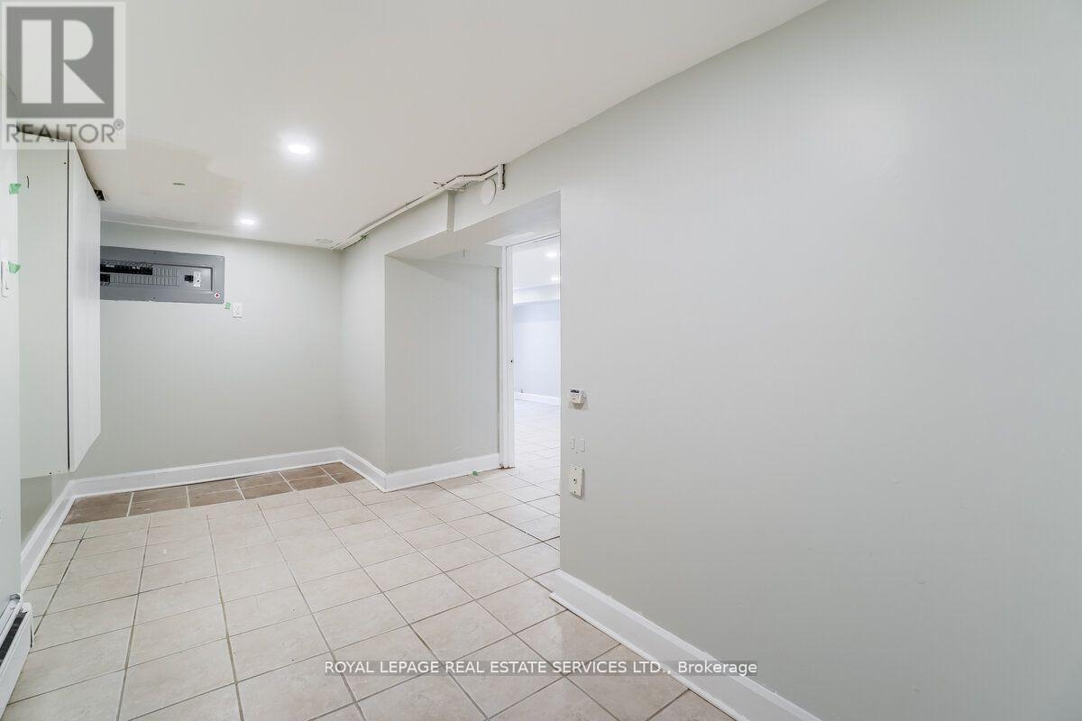 












31 TYNDALL AVENUE

,
Toronto,




Ontario
M6K2E9

