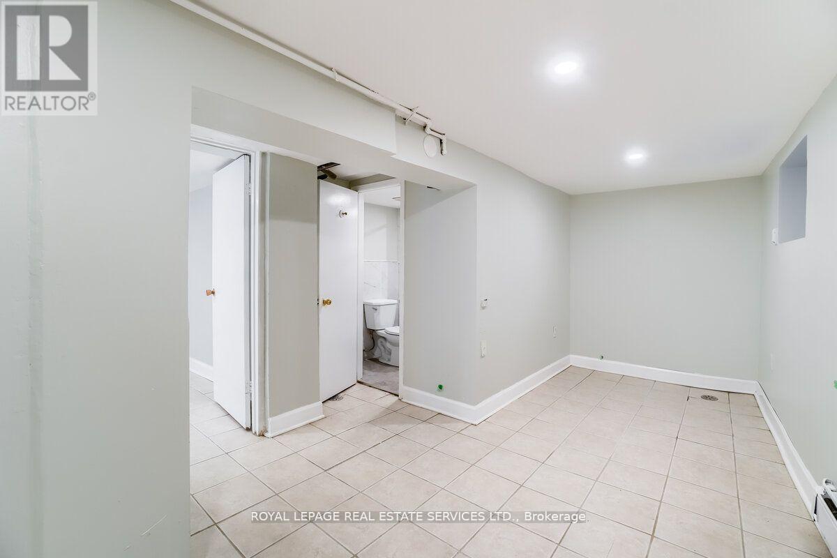 












31 TYNDALL AVENUE

,
Toronto,




Ontario
M6K2E9

