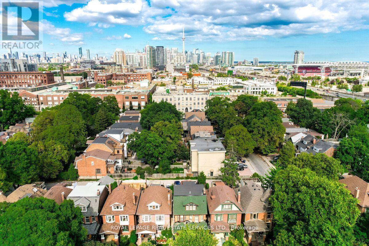 












31 TYNDALL AVENUE

,
Toronto,




Ontario
M6K2E9

