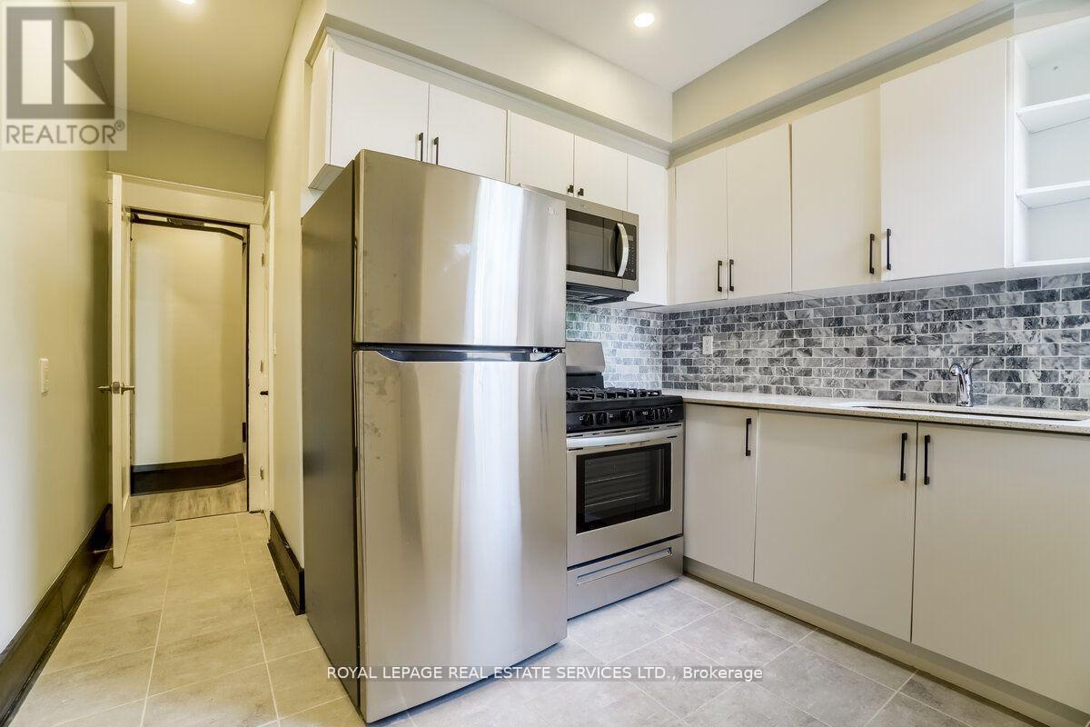 












31 TYNDALL AVENUE

,
Toronto,




Ontario
M6K2E9

