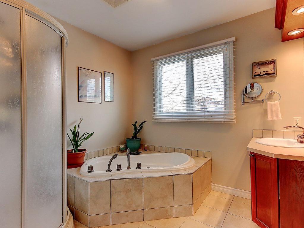 









78


Rue Juliette-Béliveau

,
Saint-Bruno-de-Montarville,




QC
J3V5T5

