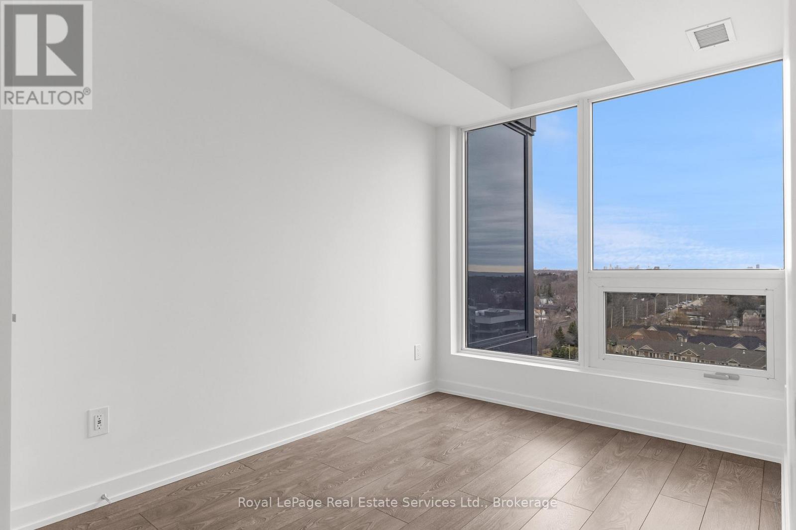 












1104 - 28 ANN STREET

,
Mississauga (Port Credit),




Ontario
L5G0E1

