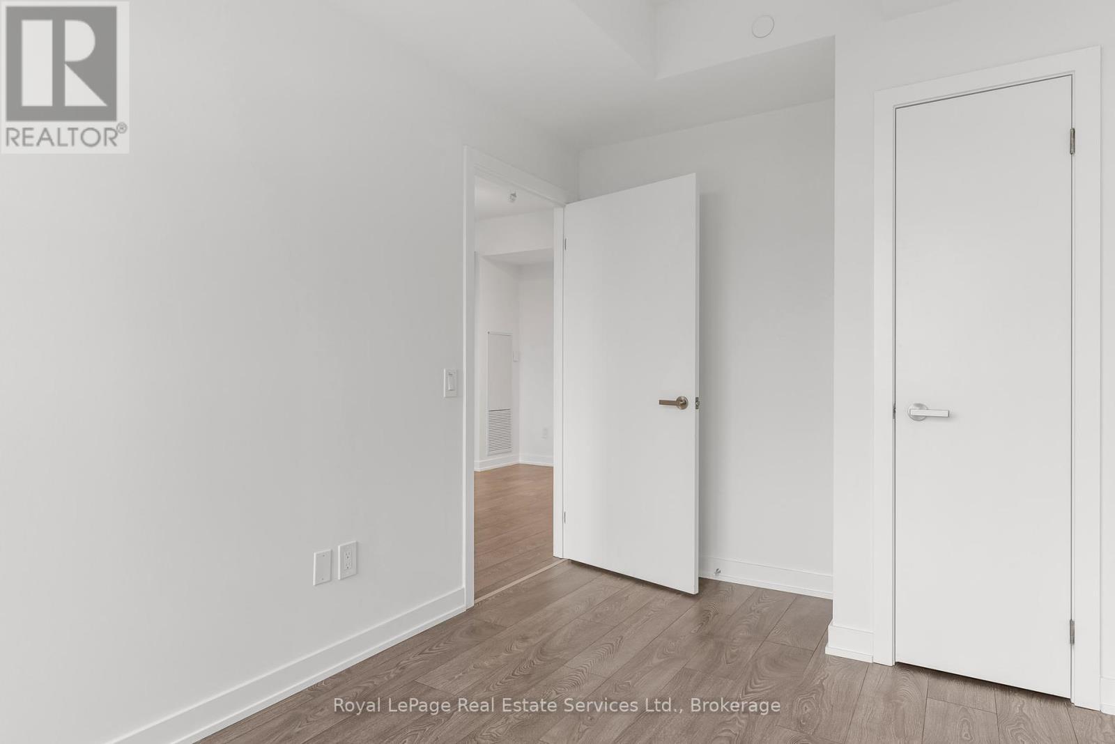












1104 - 28 ANN STREET

,
Mississauga (Port Credit),




Ontario
L5G0E1

