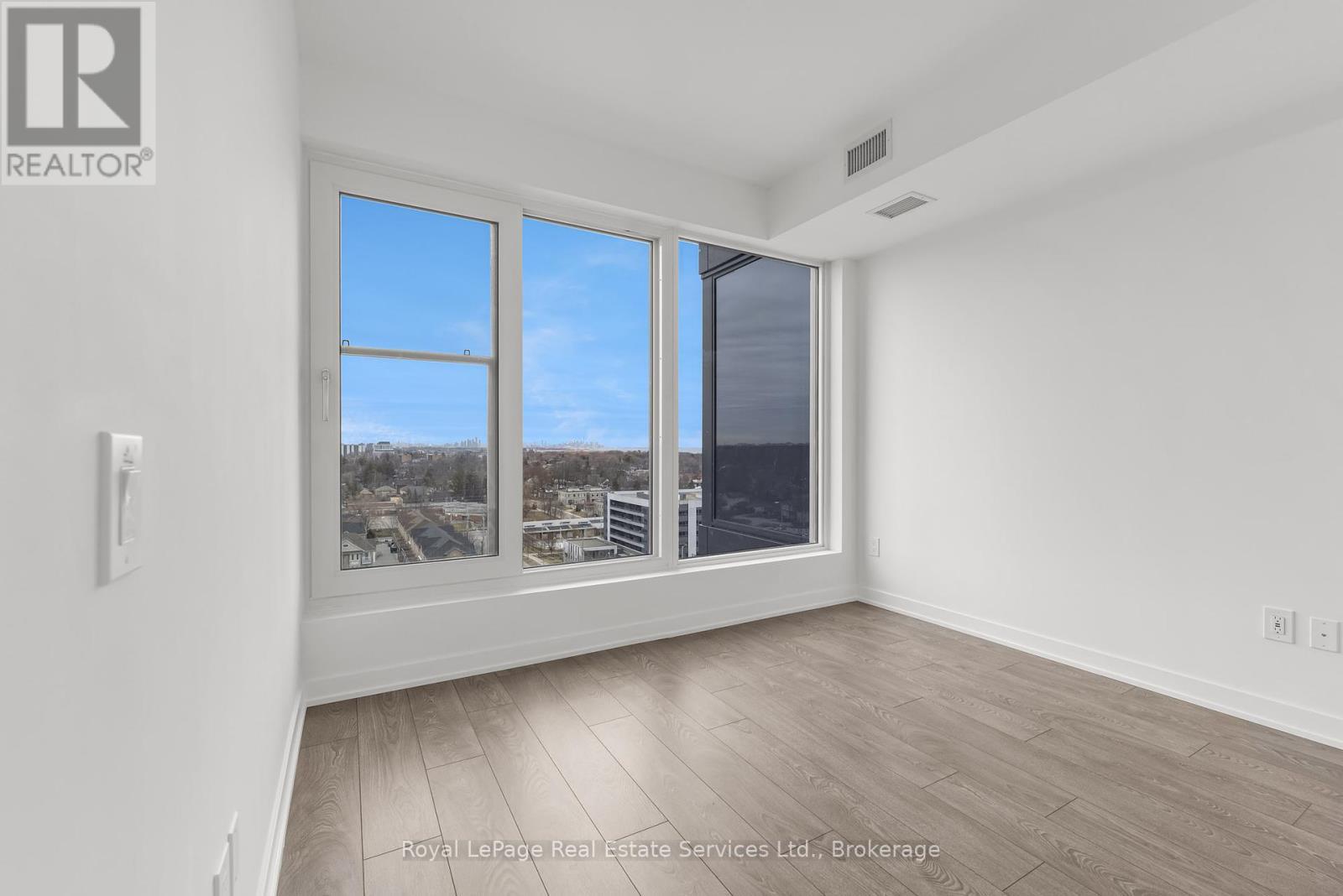 












1104 - 28 ANN STREET

,
Mississauga (Port Credit),




Ontario
L5G0E1

