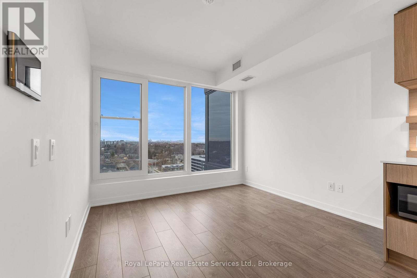 












1104 - 28 ANN STREET

,
Mississauga (Port Credit),




Ontario
L5G0E1

