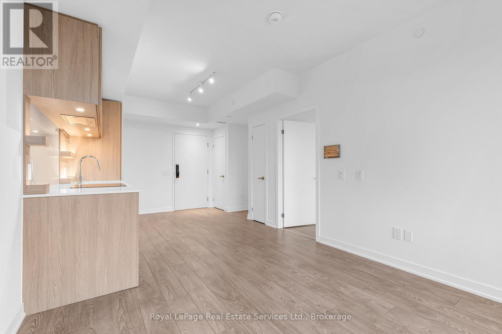 












1104 - 28 ANN STREET

,
Mississauga (Port Credit),




Ontario
L5G0E1

