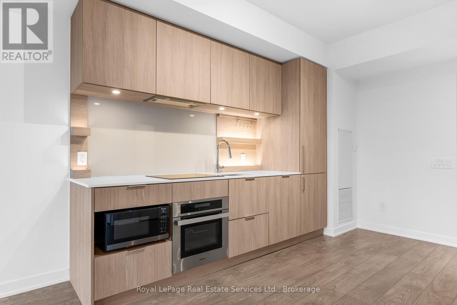 












1104 - 28 ANN STREET

,
Mississauga (Port Credit),




Ontario
L5G0E1

