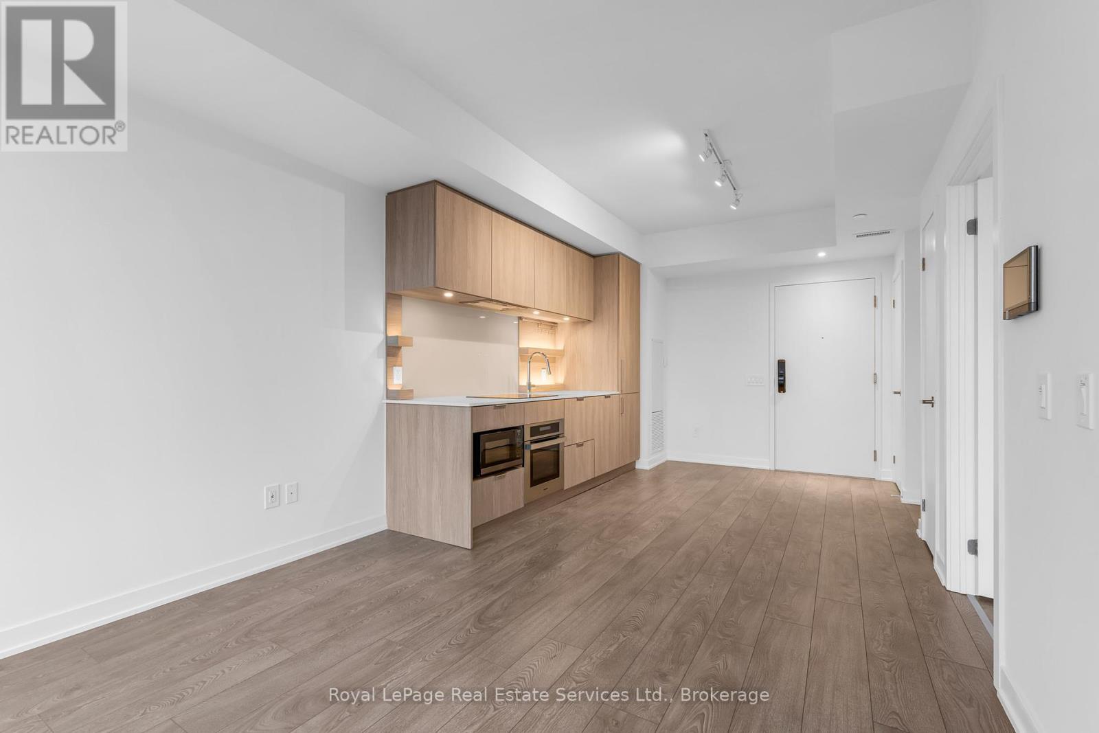 












1104 - 28 ANN STREET

,
Mississauga (Port Credit),




Ontario
L5G0E1

