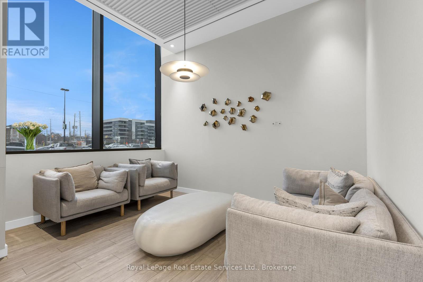 












1104 - 28 ANN STREET

,
Mississauga (Port Credit),




Ontario
L5G0E1

