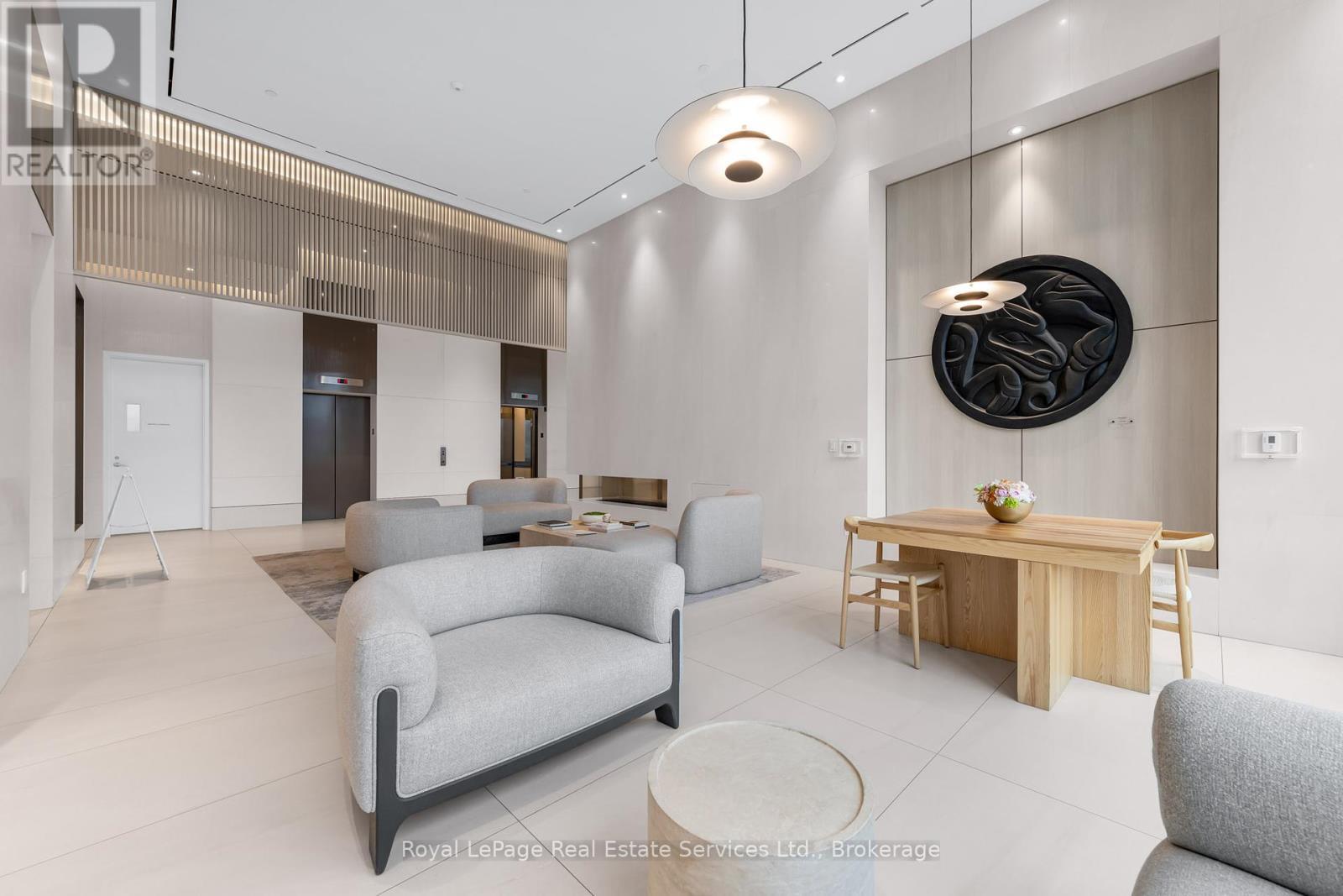 












1104 - 28 ANN STREET

,
Mississauga (Port Credit),




Ontario
L5G0E1

