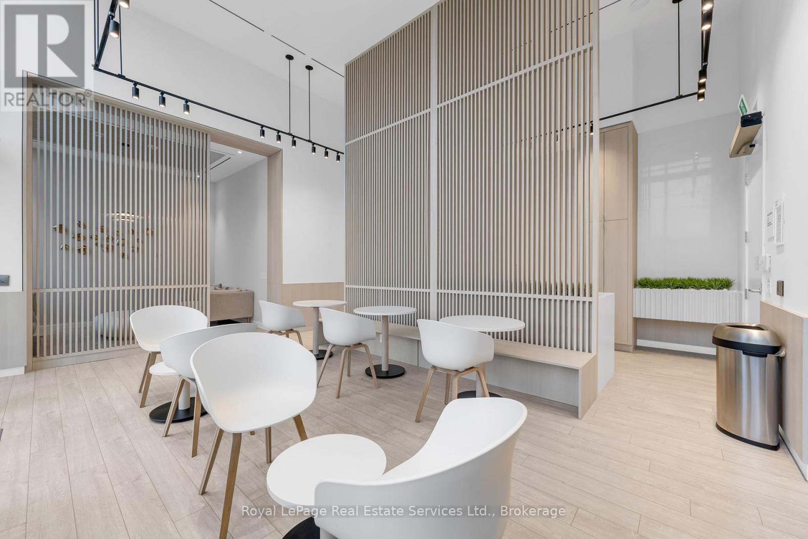 












1104 - 28 ANN STREET

,
Mississauga (Port Credit),




Ontario
L5G0E1

