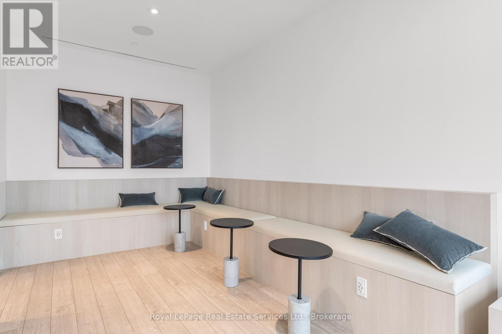 












1104 - 28 ANN STREET

,
Mississauga (Port Credit),




Ontario
L5G0E1

