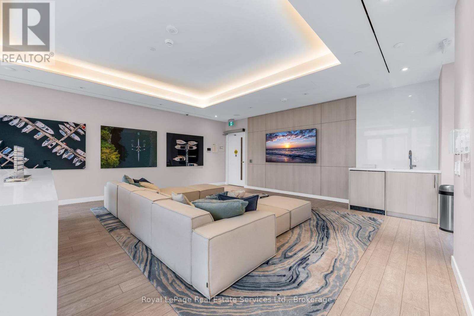 












1104 - 28 ANN STREET

,
Mississauga (Port Credit),




Ontario
L5G0E1


