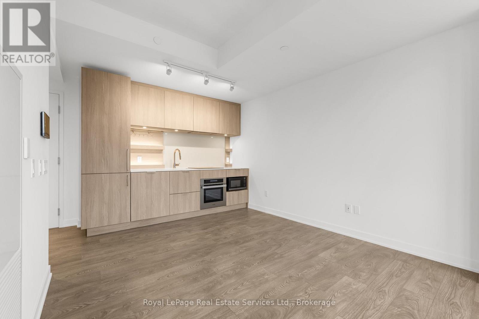 












720 - 28 ANN STREET

,
Mississauga (Port Credit),




Ontario
L5G0E1


