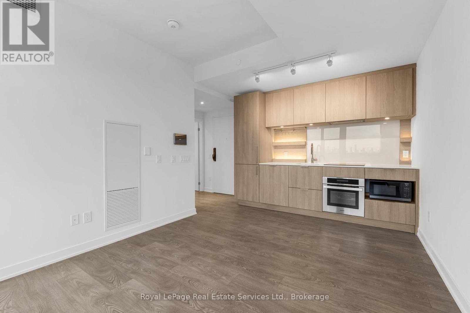 












720 - 28 ANN STREET

,
Mississauga (Port Credit),




Ontario
L5G0E1

