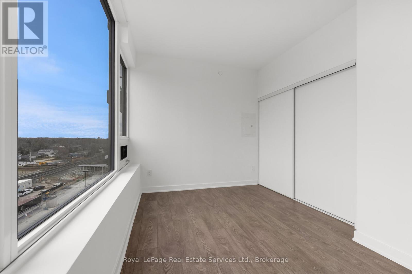 












720 - 28 ANN STREET

,
Mississauga (Port Credit),




Ontario
L5G0E1

