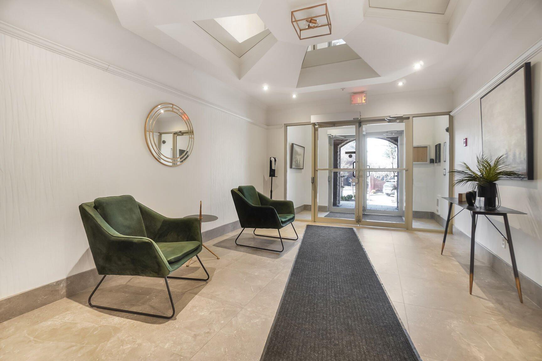 









275


Rue Upper Edison

, 105,
Saint-Lambert,




QC
J4R2W1

