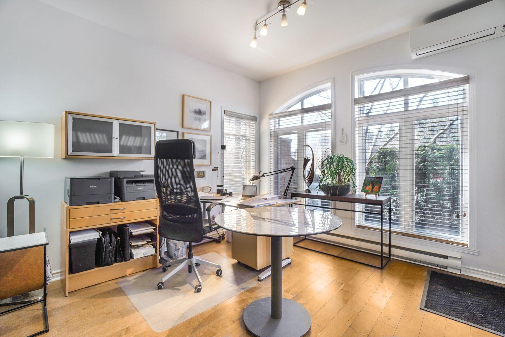 









275


Rue Upper Edison

, 105,
Saint-Lambert,




QC
J4R2W1

