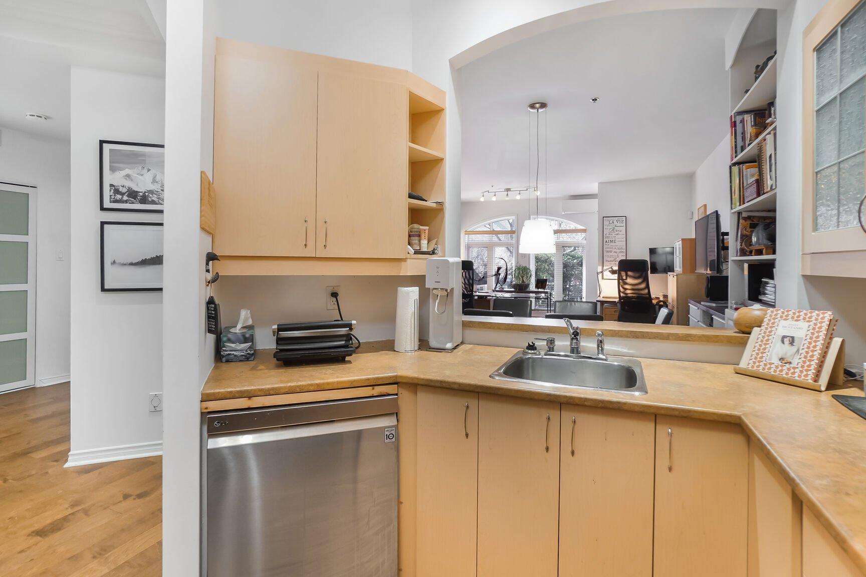 









275


Rue Upper Edison

, 105,
Saint-Lambert,




QC
J4R2W1

