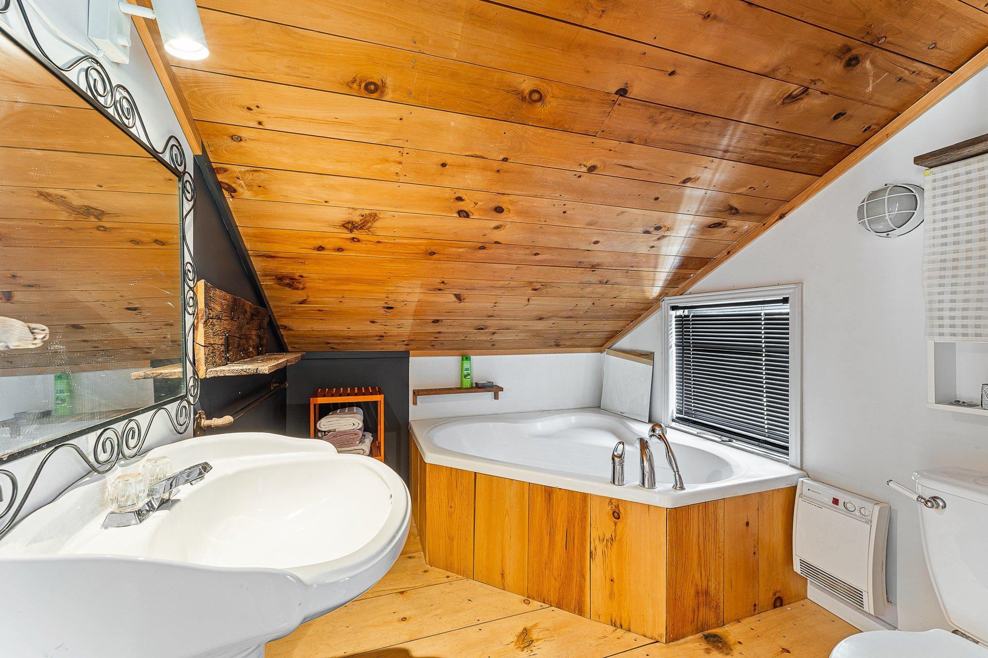 









257


Ch. de Bondville

,
Lac-Brome,




QC
J0E1V0

