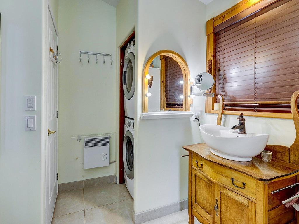 









1195Z


Rue du Moulin-Ross

,
Lévis (Les Chutes-de-la-Chaudière-Ouest),




QC
G7A4J4

