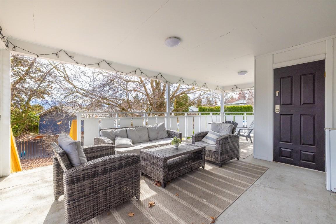









941


Tronson

Drive,
Kelowna,




BC
V1Y 4C9

