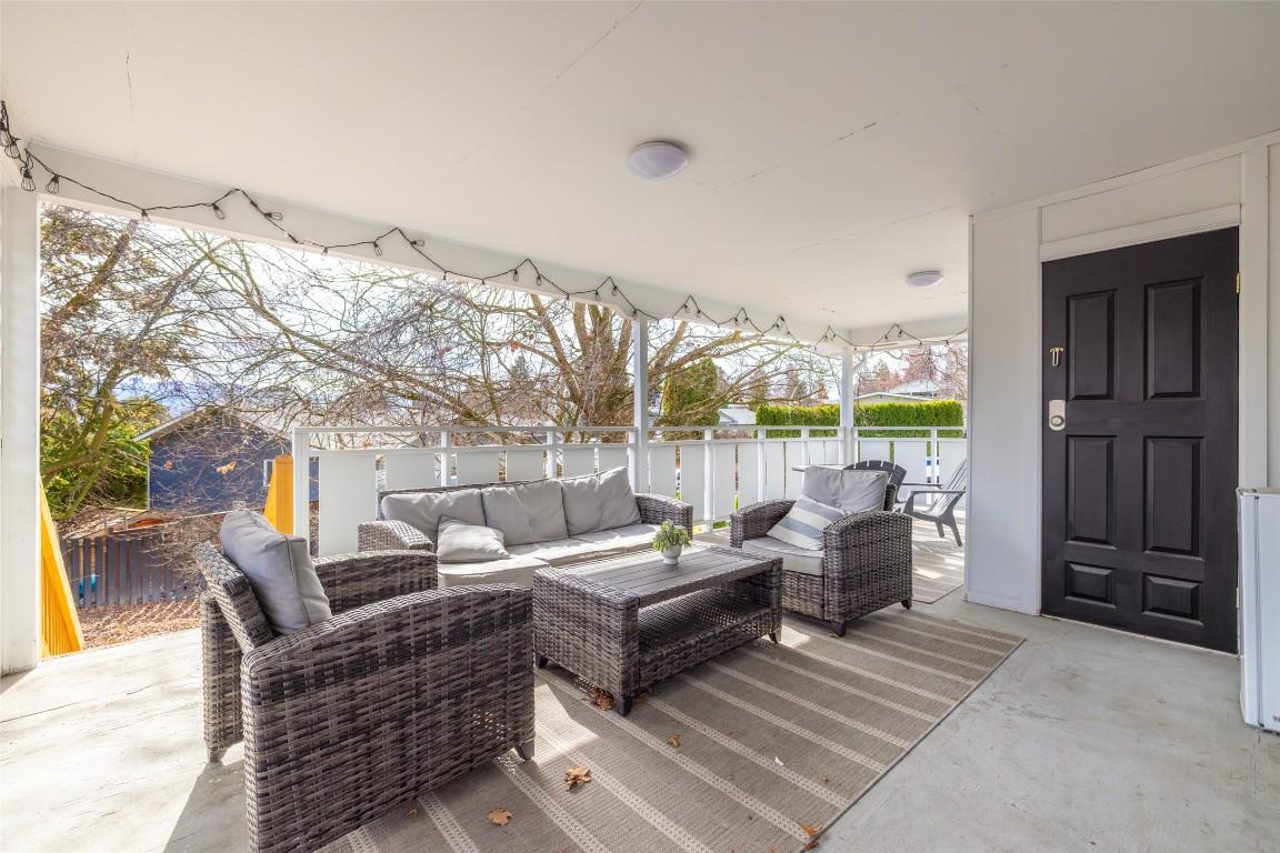 









941


Tronson

Drive,
Kelowna,




BC
V1Y 4C9

