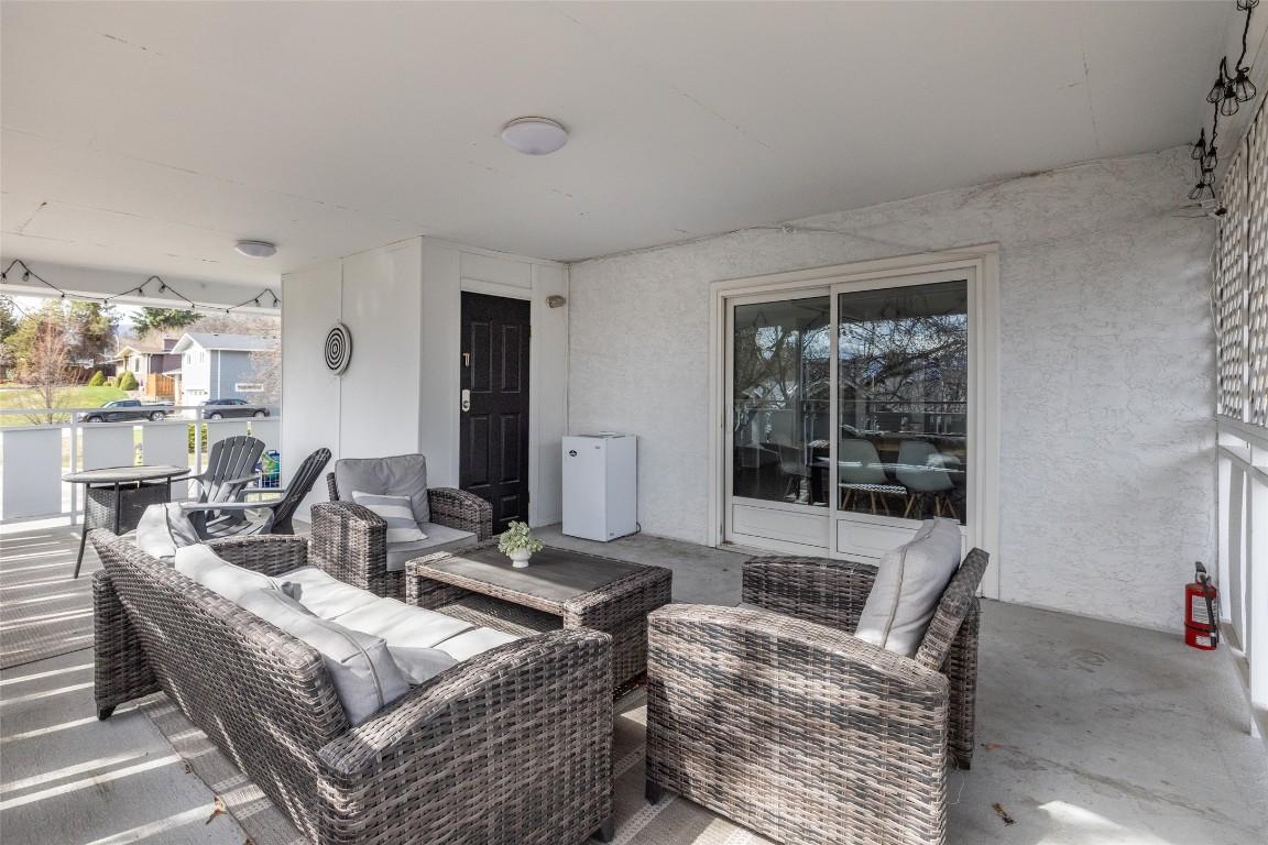 









941


Tronson

Drive,
Kelowna,




BC
V1Y 4C9

