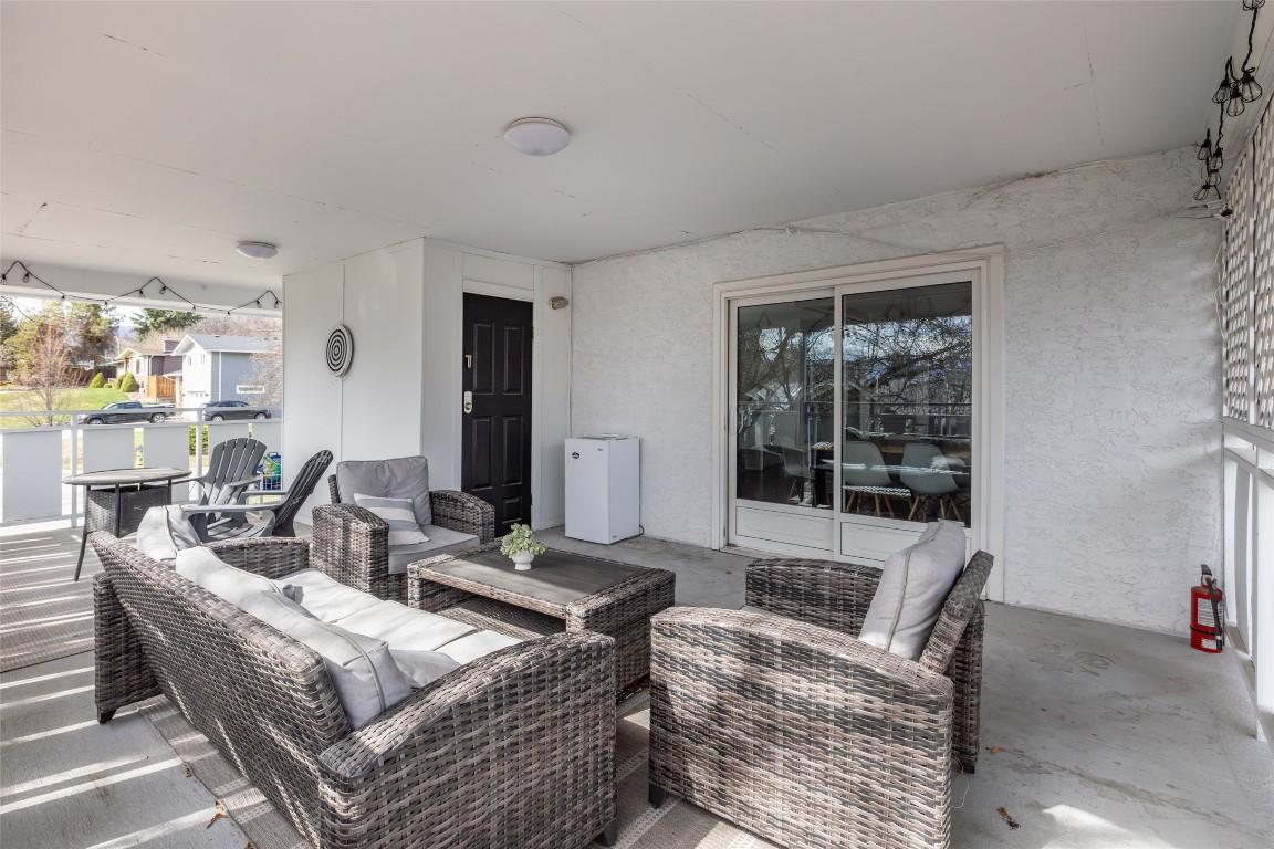 









941


Tronson

Drive,
Kelowna,




BC
V1Y 4C9

