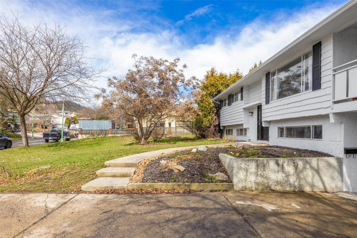 









941


Tronson

Drive,
Kelowna,




BC
V1Y 4C9


